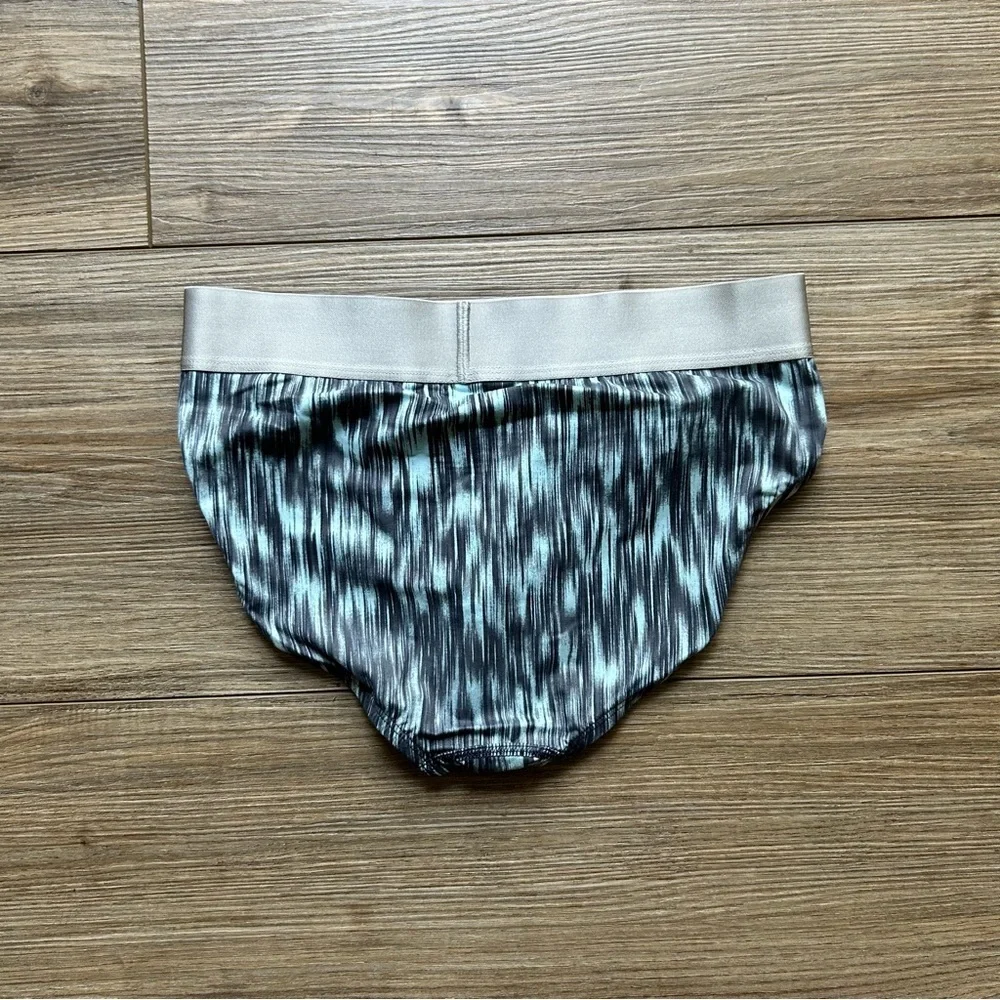 Calvin Klein | Brushed Microfiber Stretch Hip Brief in Downpour Print (Medium)